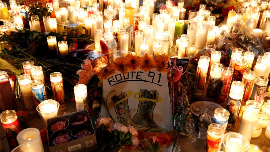 2017-10-03T084913Z_1924178695_RC12DF82F940_RTRMADP_3_LASVEGAS-SHOOTING