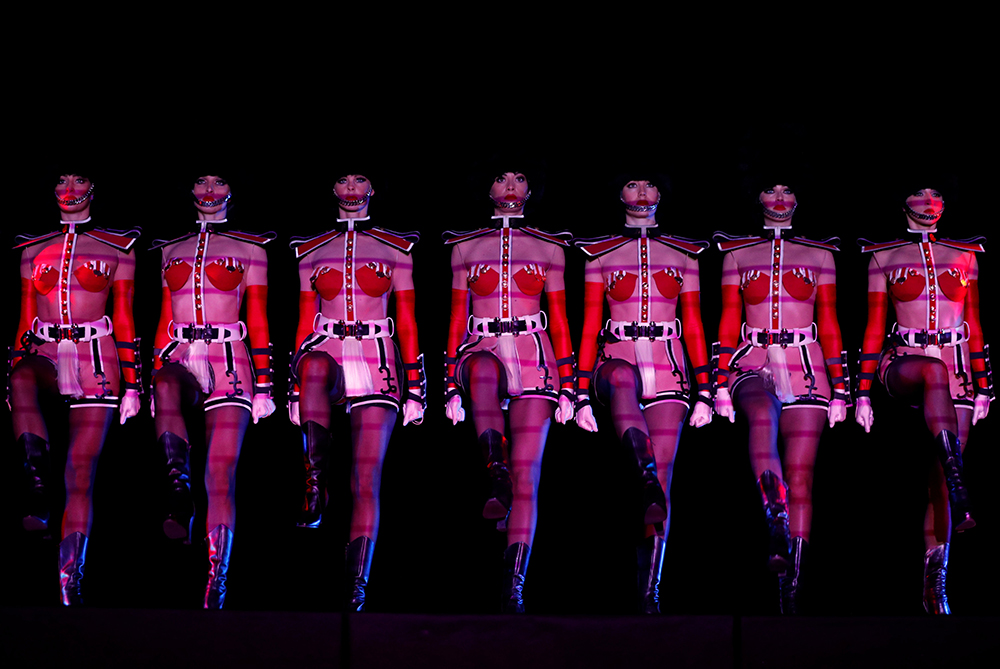 2017-10-11T091606Z_1182567800_RC1BB3590560_RTRMADP_3_SINGAPORE-CABARET