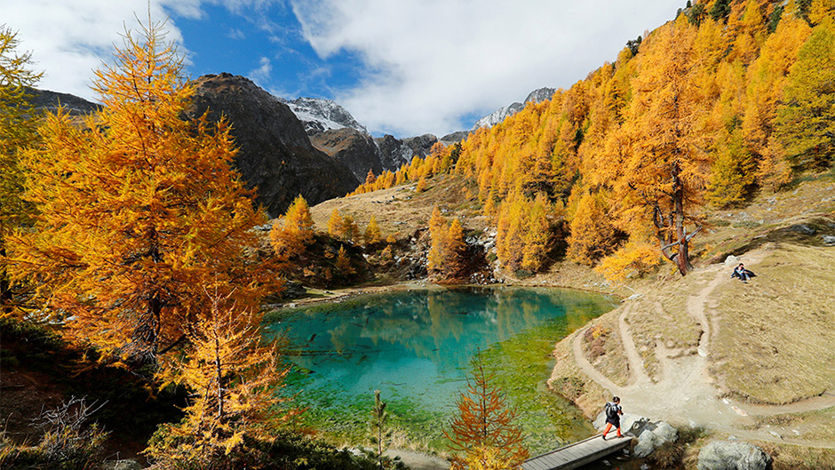 2017-10-12T114043Z_832770807_RC1E504B0F20_RTRMADP_3_SWISS-WEATHER 1