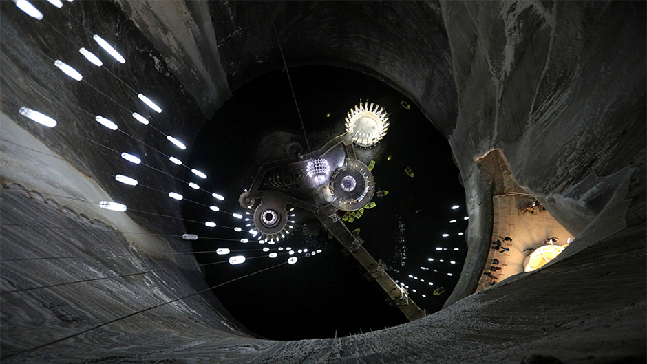 2017-10-13T112028Z_637640839_RC17509284D0_RTRMADP_3_ROMANIA-SALT-MINE 1
