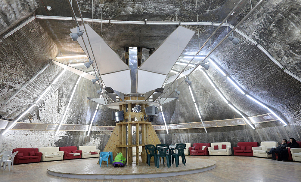 2017-10-13T112453Z_1336800428_RC19E06A44C0_RTRMADP_3_ROMANIA-SALT-MINE