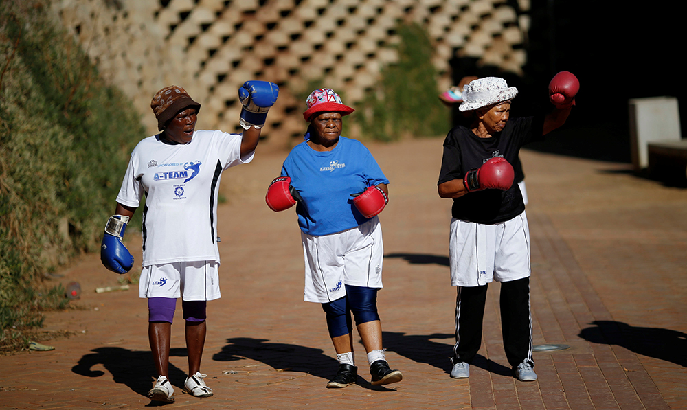 2017-10-14T083111Z_1292333463_RC140C459D50_RTRMADP_3_SOUTHAFRICA-BOXING-GRANNIES