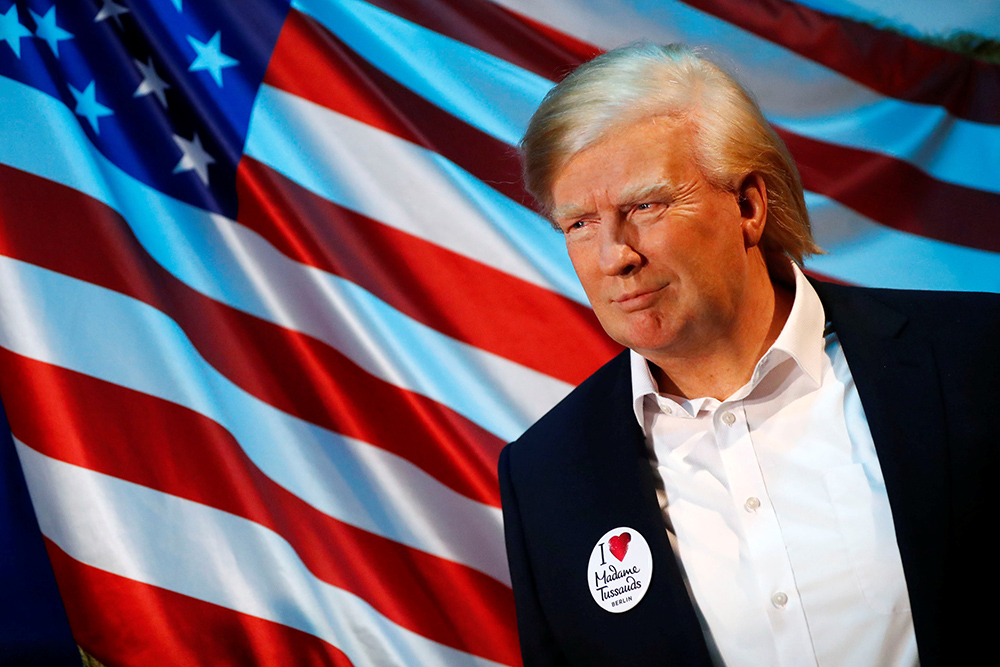 2017-10-17T132015Z_1691351519_RC12A8C5D1E0_RTRMADP_3_GERMANY-TRUMP-WAX-YH