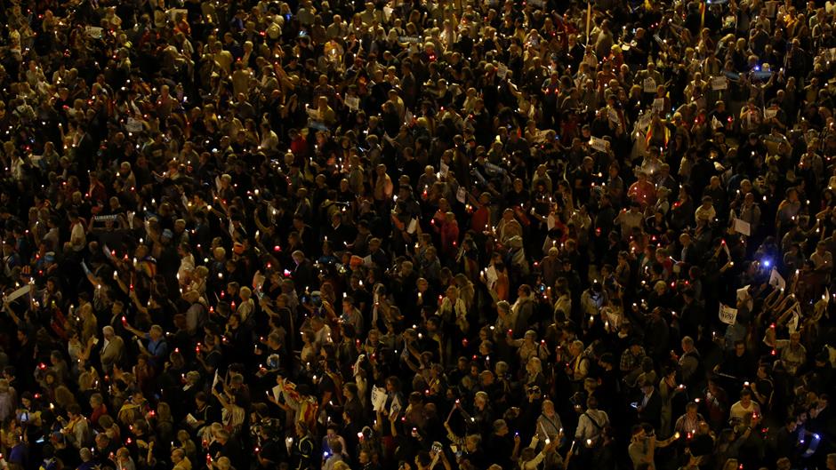 2017-10-17T195732Z_1422604287_RC1980C8FE20_RTRMADP_3_SPAIN-POLITICS-CATALONIA-ARRESTS