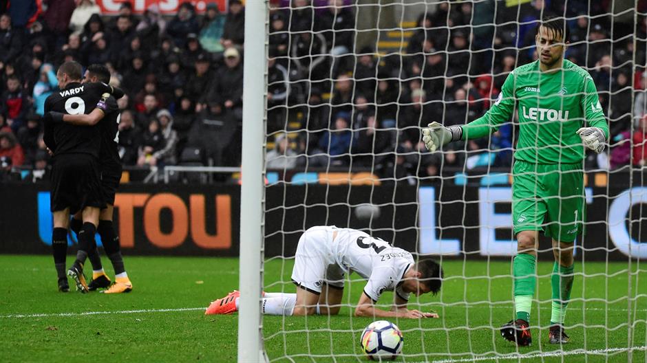 2017-10-21T143055Z_669344154_RC1673038760_RTRMADP_3_SOCCER-ENGLAND-SWA-LEI