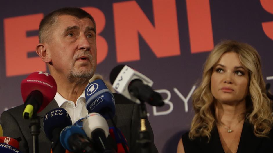 2017-10-21T175959Z_1146162295_UP1EDAL1DZYR0_RTRMADP_3_CZECH-ELECTION