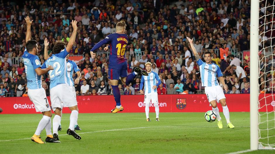 2017-10-21T185436Z_416813419_RC18C469A400_RTRMADP_3_SOCCER-SPAIN-FCB-MAL