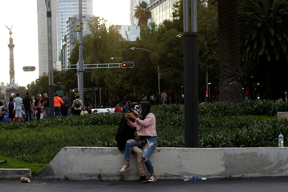 2017-10-23T032819Z_681154789_RC1F739D83F0_RTRMADP_3_MEXICO-DAYOFTHEDEAD-CALAVERAS-CATRINAS