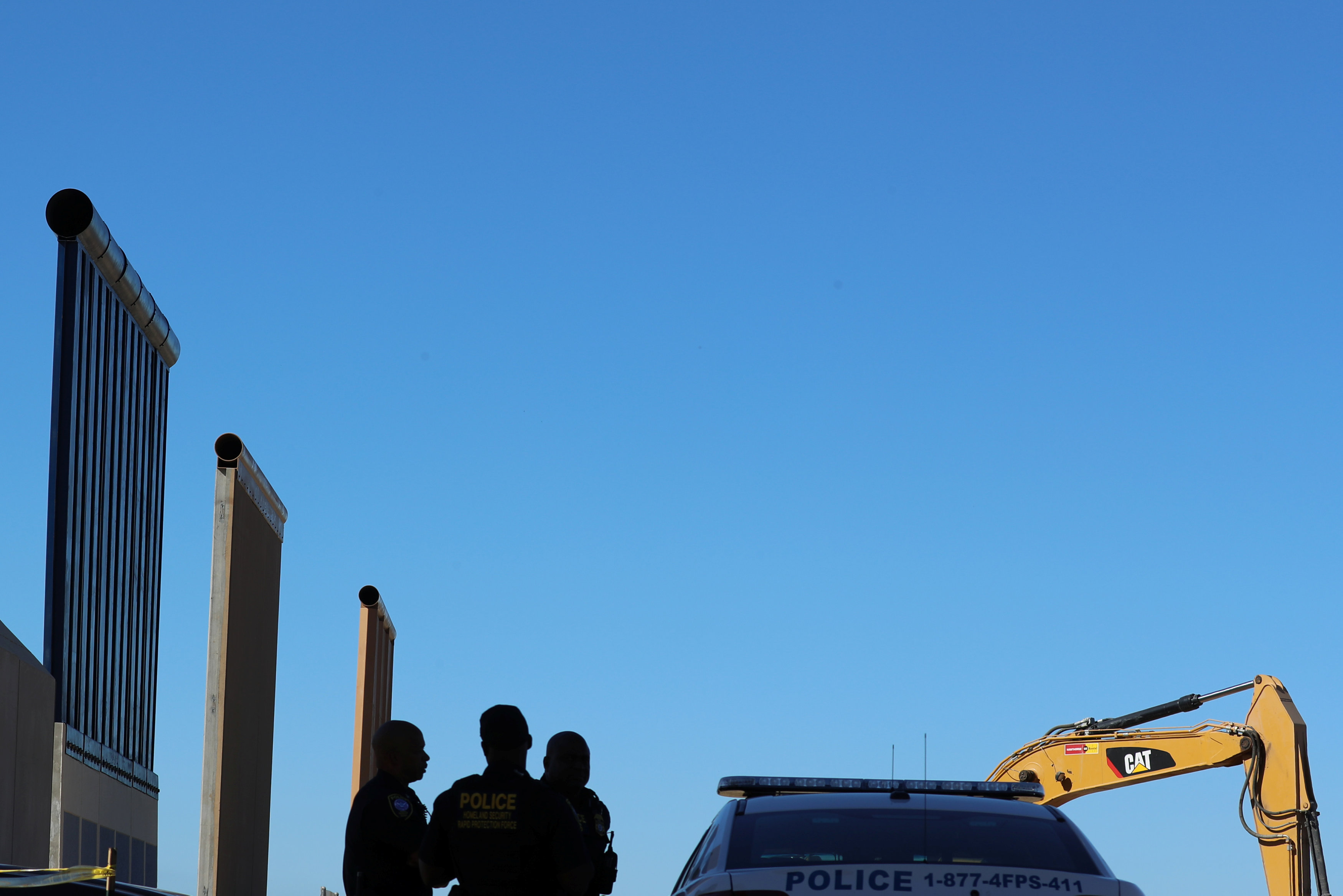 2017-10-23T201949Z_1405320114_RC1C4CEC2A60_RTRMADP_3_USA-TRUMP-WALL