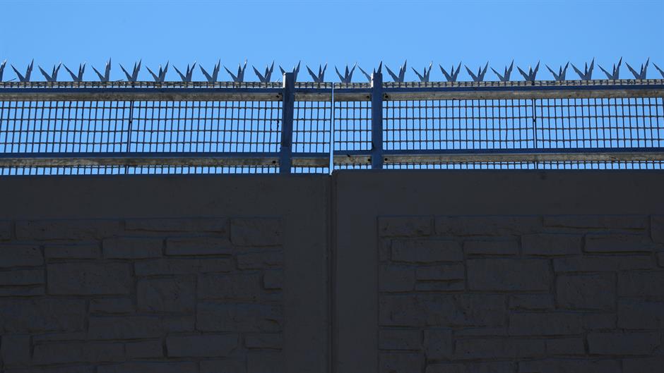 2017-10-23T203027Z_1531276210_RC1336194180_RTRMADP_3_USA-TRUMP-WALL