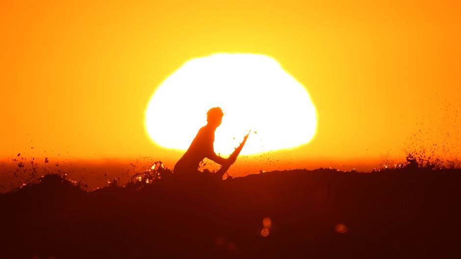 2017-10-25T031210Z_983144801_RC17EB920020_RTRMADP_3_USA-WEATHER