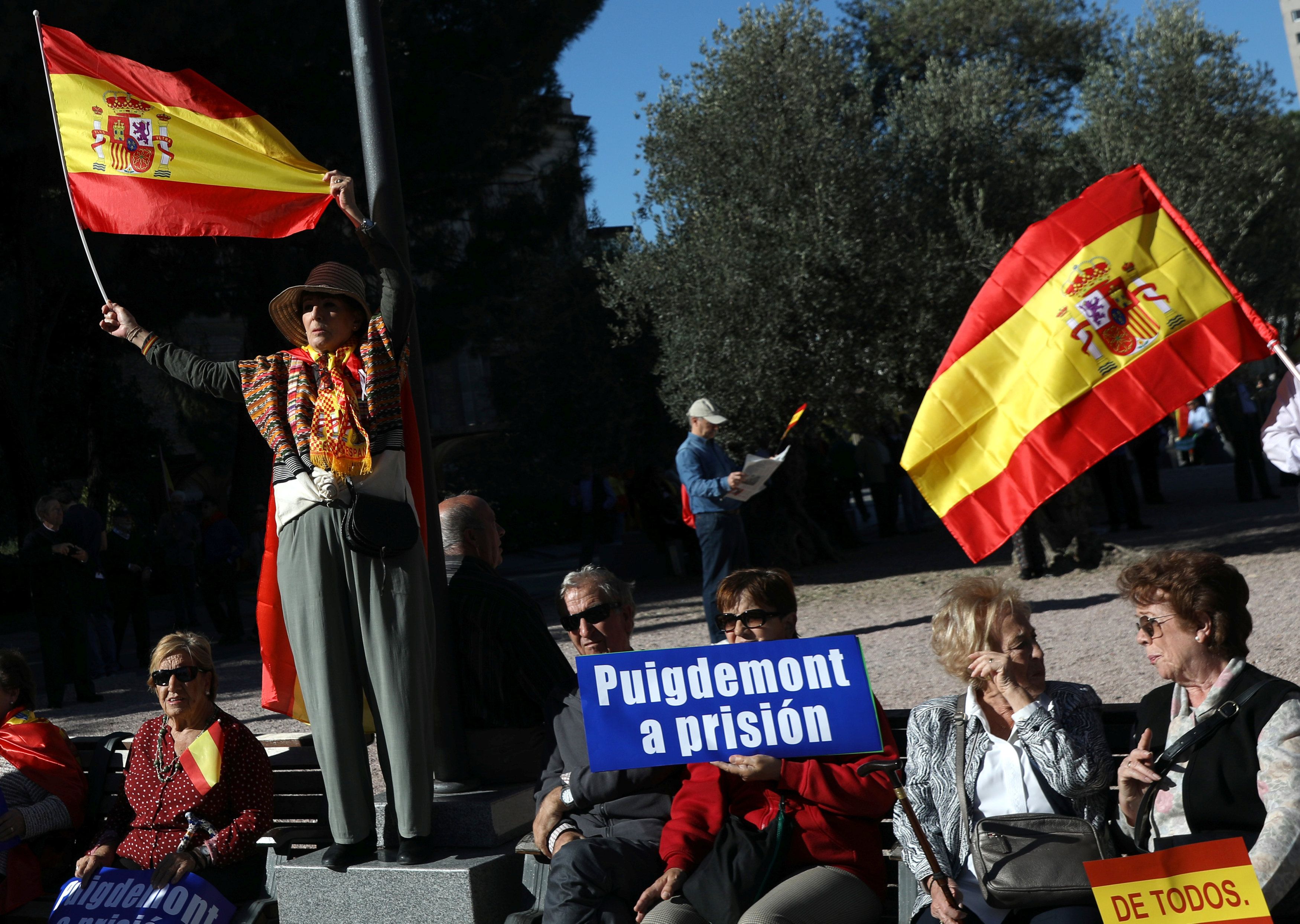 2017-10-28T102444Z_511986891_RC153EF97FF0_RTRMADP_3_SPAIN-POLITICS-CATALONIA