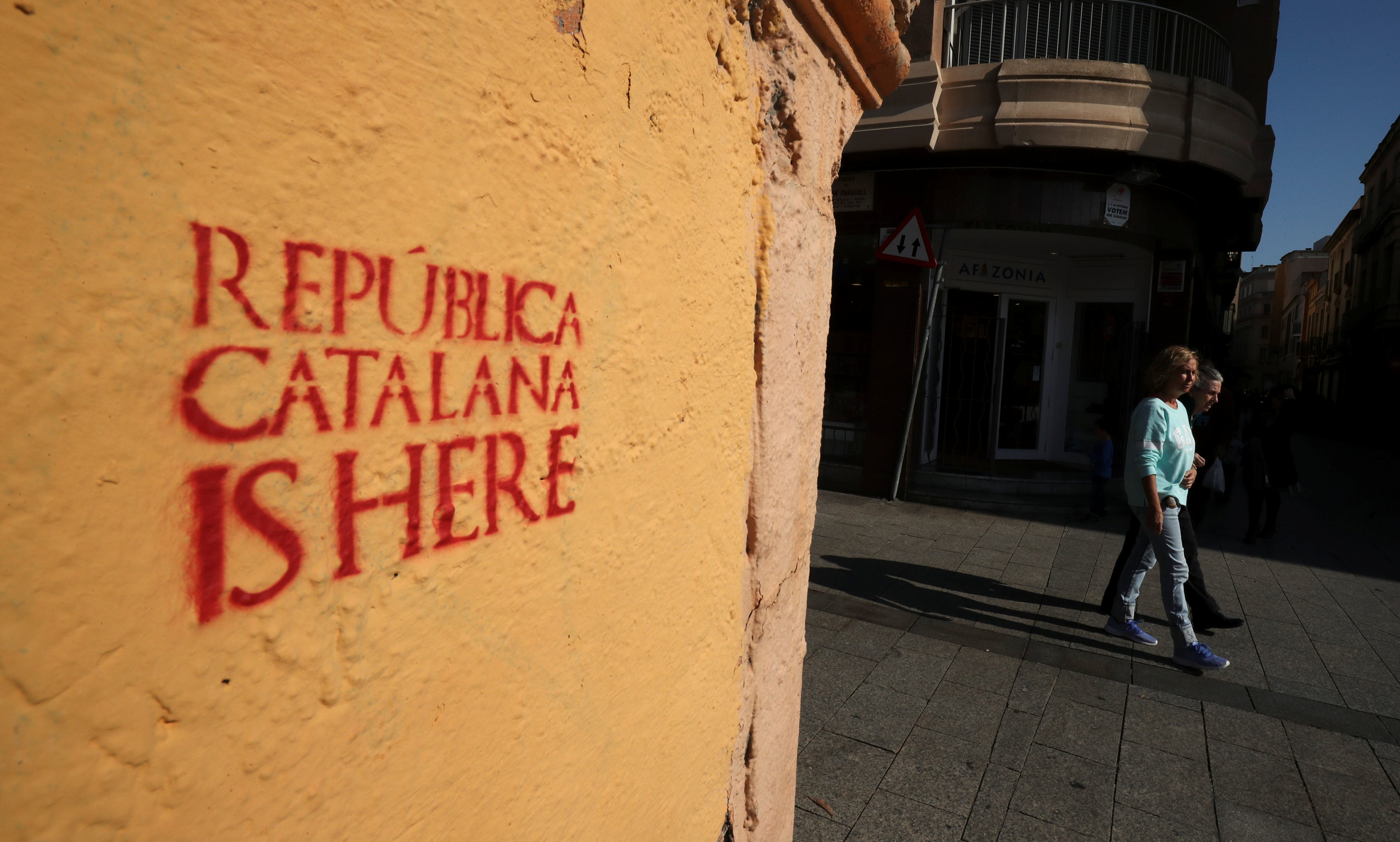 2017-10-28T112423Z_1685852454_RC1FB59BF200_RTRMADP_3_SPAIN-POLITICS-CATALONIA