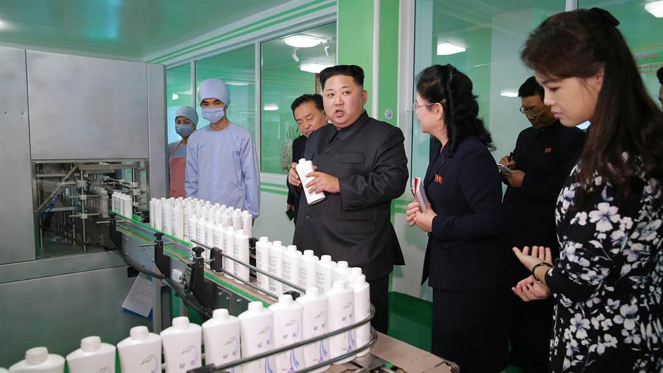 2017-10-28T232934Z_1029903357_RC15ABEBF6C0_RTRMADP_3_NORTHKOREA-MISSILES