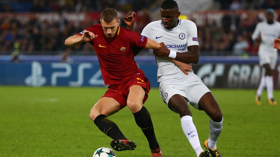 2017-10-31T211541Z_1839292489_RC14DB2DCE80_RTRMADP_3_SOCCER-CHAMPIONS-ROM-CHE