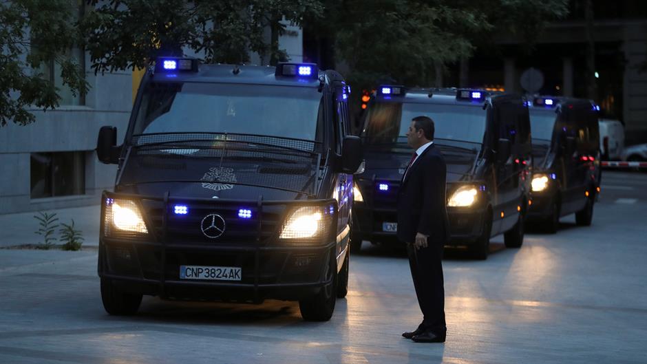 2017-11-02T093310Z_1364650586_RC1EDE611240_RTRMADP_3_SPAIN-POLITICS-CATALONIA