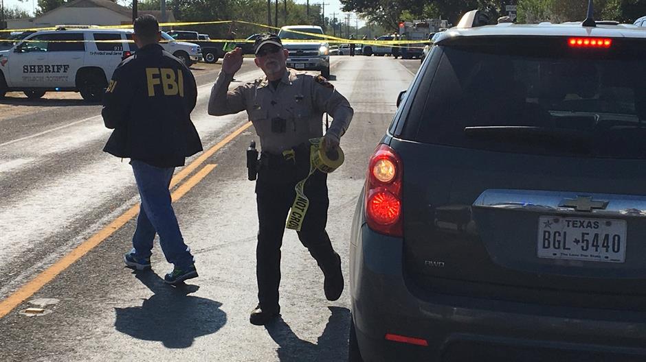 2017-11-05T202125Z_684048279_RC153CD2A7C0_RTRMADP_3_TEXAS-SHOOTING