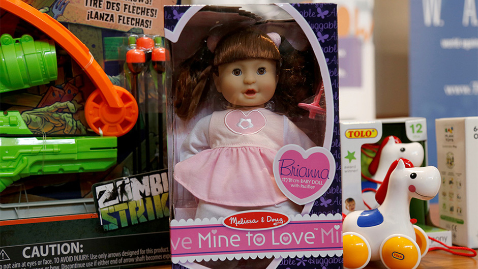 2017-11-14T165753Z_1632778408_RC1BD3B96B00_RTRMADP_3_USA-TOYS 1