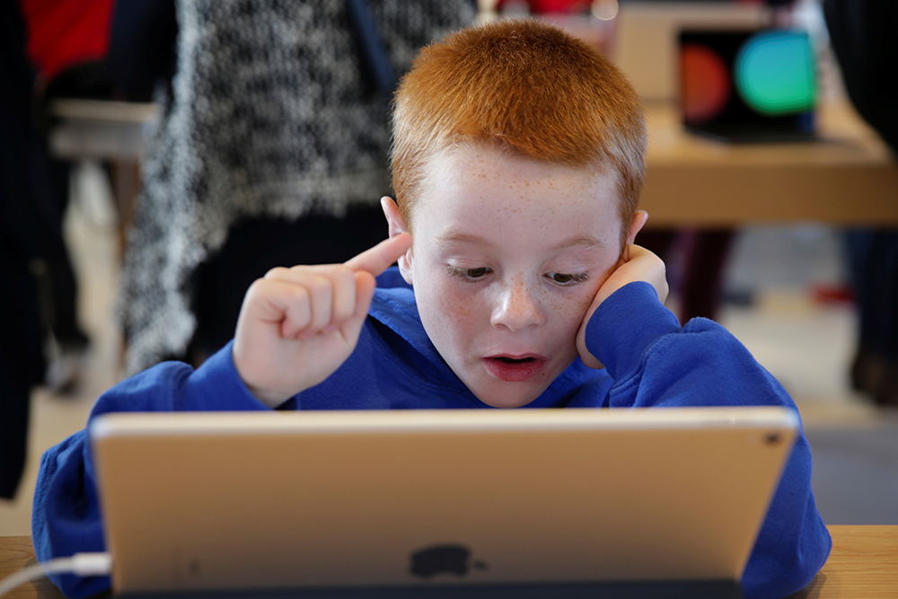 2017-11-17T205551Z_1087976767_RC1F4874BD00_RTRMADP_3_APPLE-PARK