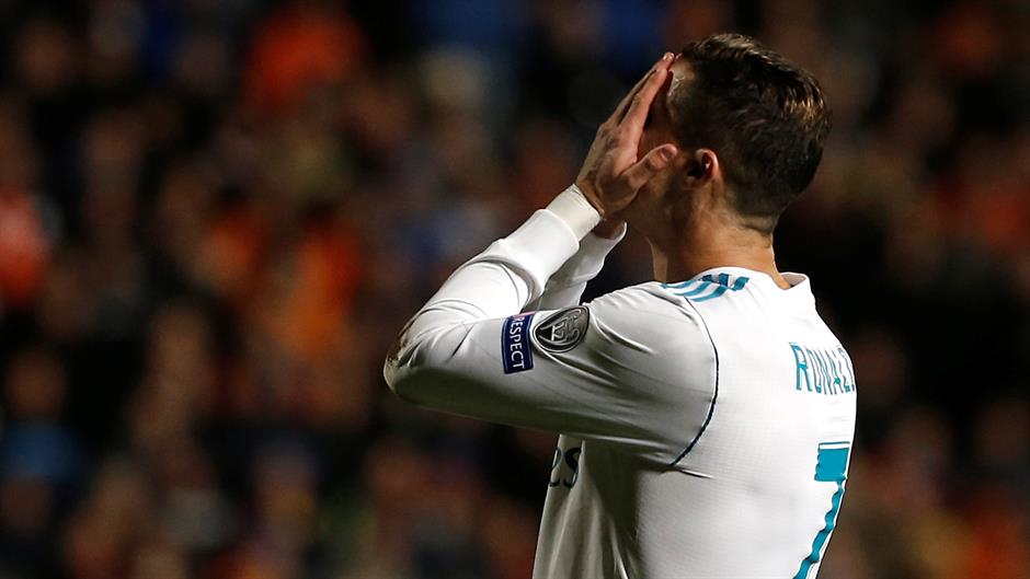 2017-11-21T211308Z_1025521343_RC1F46893FF0_RTRMADP_3_SOCCER-CHAMPIONS-APO-MAD