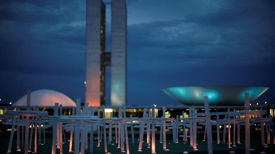 2017-11-21T223829Z_1252393282_RC17004793D0_RTRMADP_3_BRAZIL-PROTEST