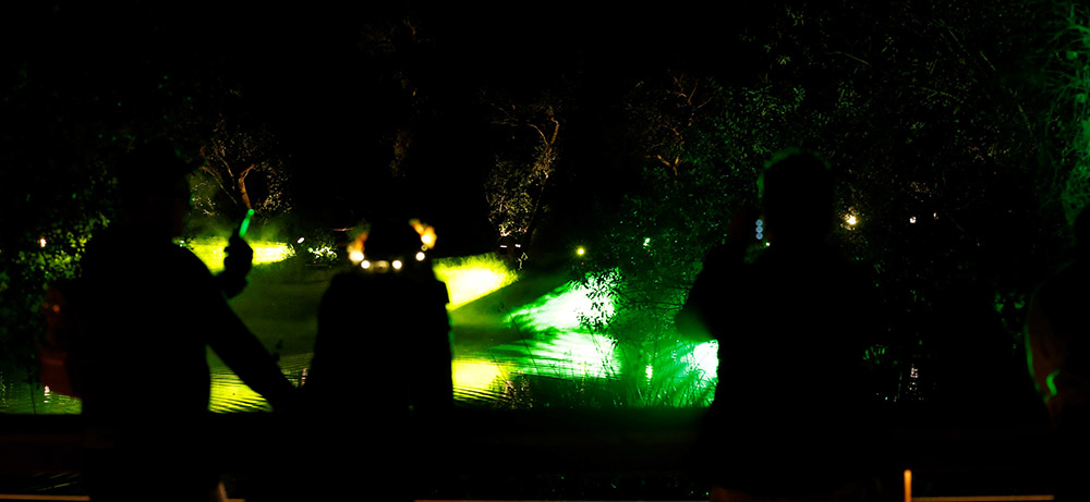 2017-11-22T080159Z_722504055_RC19538B0800_RTRMADP_3_CHRISTMAS-SEASON-LIGHT-INSTALLATION