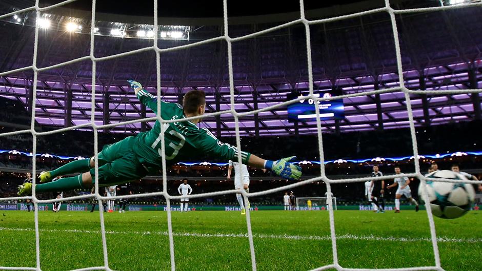 2017-11-22T185941Z_890108800_RC188BDB4870_RTRMADP_3_SOCCER-CHAMPIONS-QAR-CHE