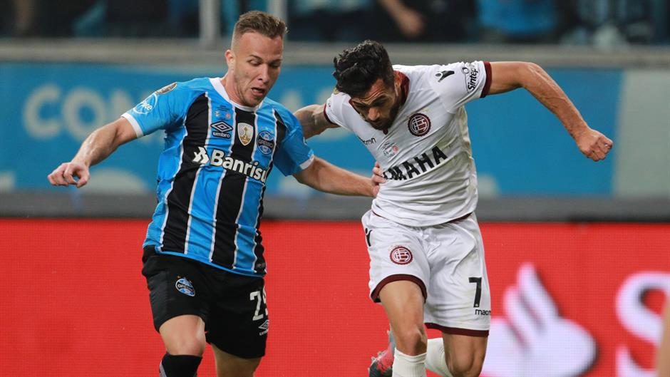 2017-11-23T004940Z_1790225557_RC1BF7AA0100_RTRMADP_3_SOCCER-LIBERTADORES-GRE-LAN