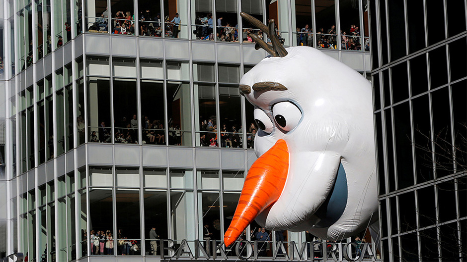 2017-11-23T215747Z_240275194_RC11A6EC5980_RTRMADP_3_USA-THANKSGIVING-PARADE 1