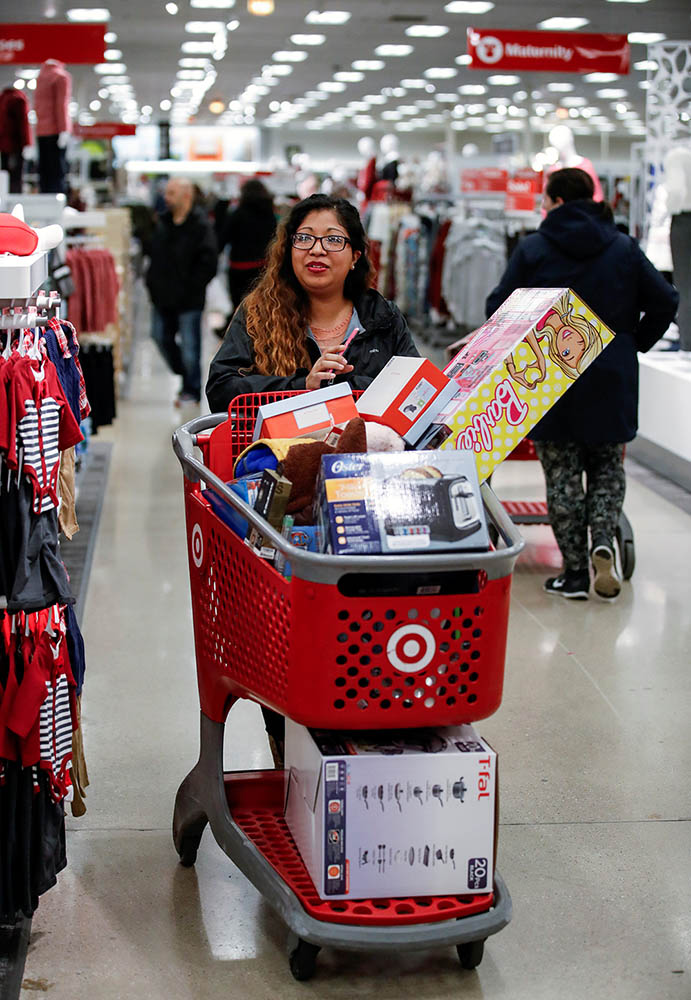 2017-11-24T021642Z_897347994_RC134F54FDB0_RTRMADP_3_USA-HOLIDAYSHOPPING