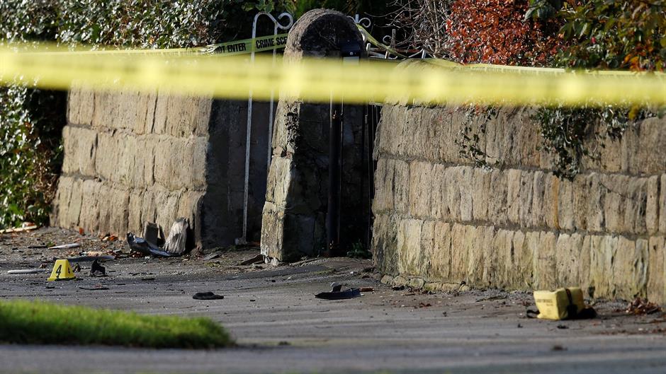 2017-11-26T105039Z_836413250_RC1EA0C055F0_RTRMADP_3_BRITAIN-STOLENCAR-CASUALTIES