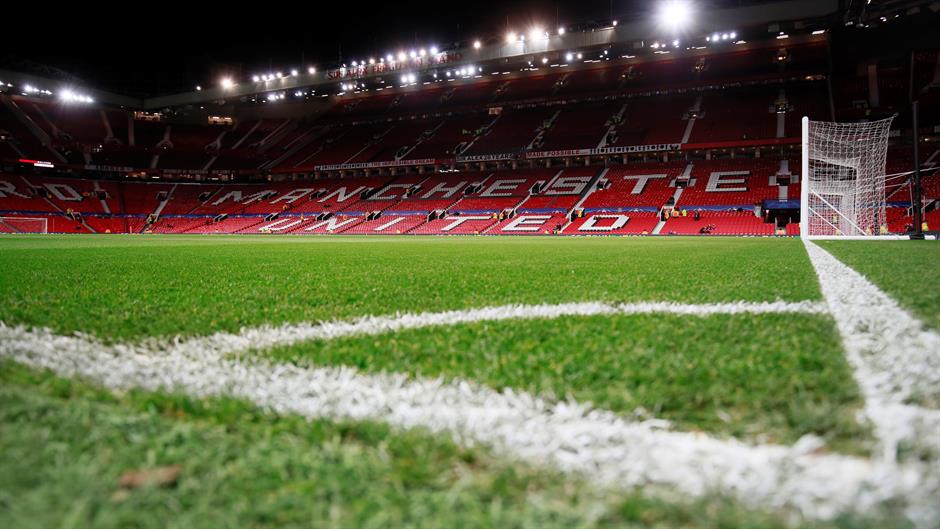 2017-12-05T180431Z_1634446501_RC17A9A1B300_RTRMADP_3_SOCCER-CHAMPIONS-MUN-CSK