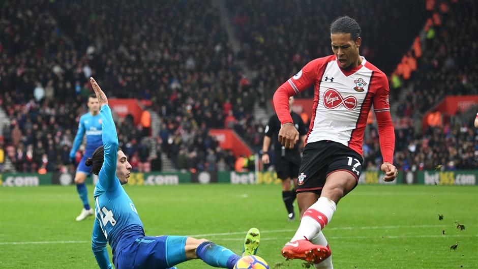 2017-12-10T122644Z_168160805_RC17FE9A4240_RTRMADP_3_SOCCER-ENGLAND-SOU-ARS