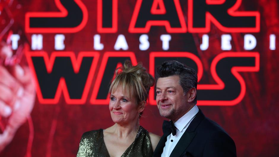 2017-12-12T182346Z_568686401_RC15BA430880_RTRMADP_3_FILM-STARWARS