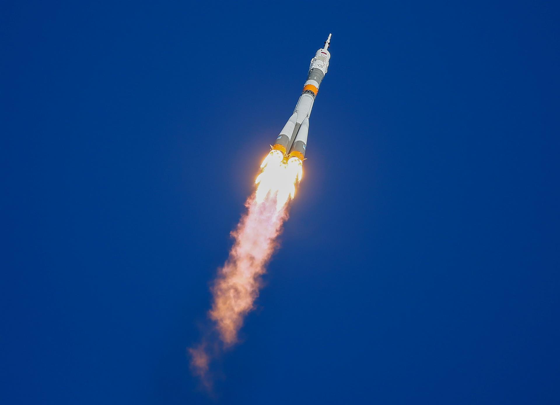 2017-12-17T080435Z_1695520218_RC13A2F2FB80_RTRMADP_3_SPACE-STATION-LAUNCH