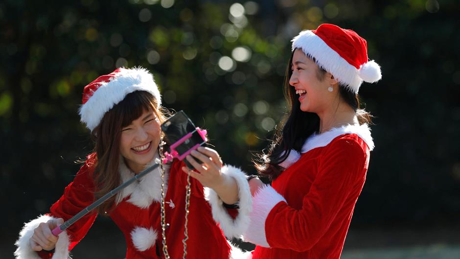 2017-12-23t082303z-102468982-rc192ed4d6e0-rtrmadp-3-christmas-season-japan-santarun-179019.jpeg
