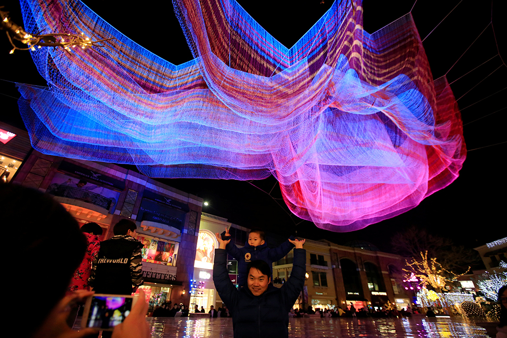 2017-12-23T142655Z_1128107124_RC1222187970_RTRMADP_3_CHRISTMAS-SEASON-CHINA