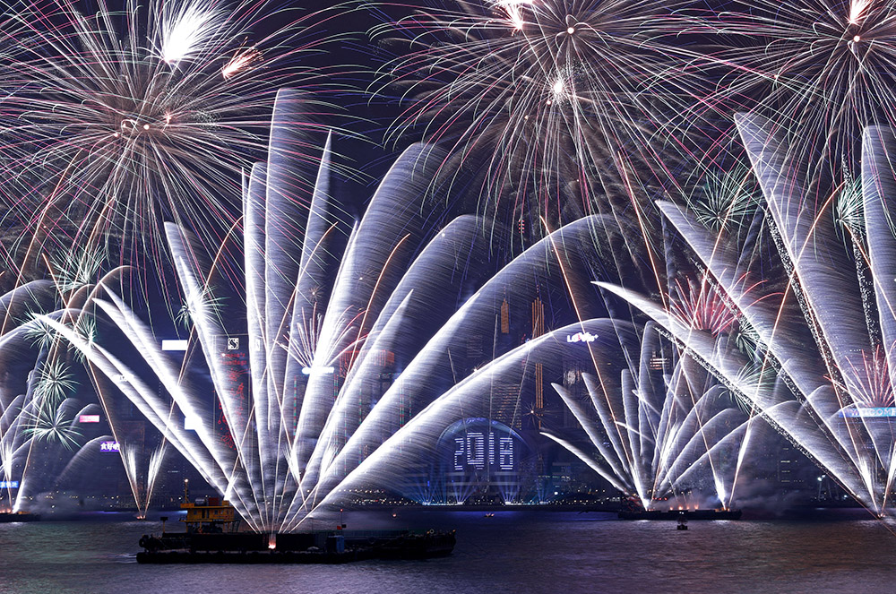 2017-12-31T220008Z_1333835563_RC16C9758420_RTRMADP_3_NEW-YEAR-HONGKONG-FIREWORKS