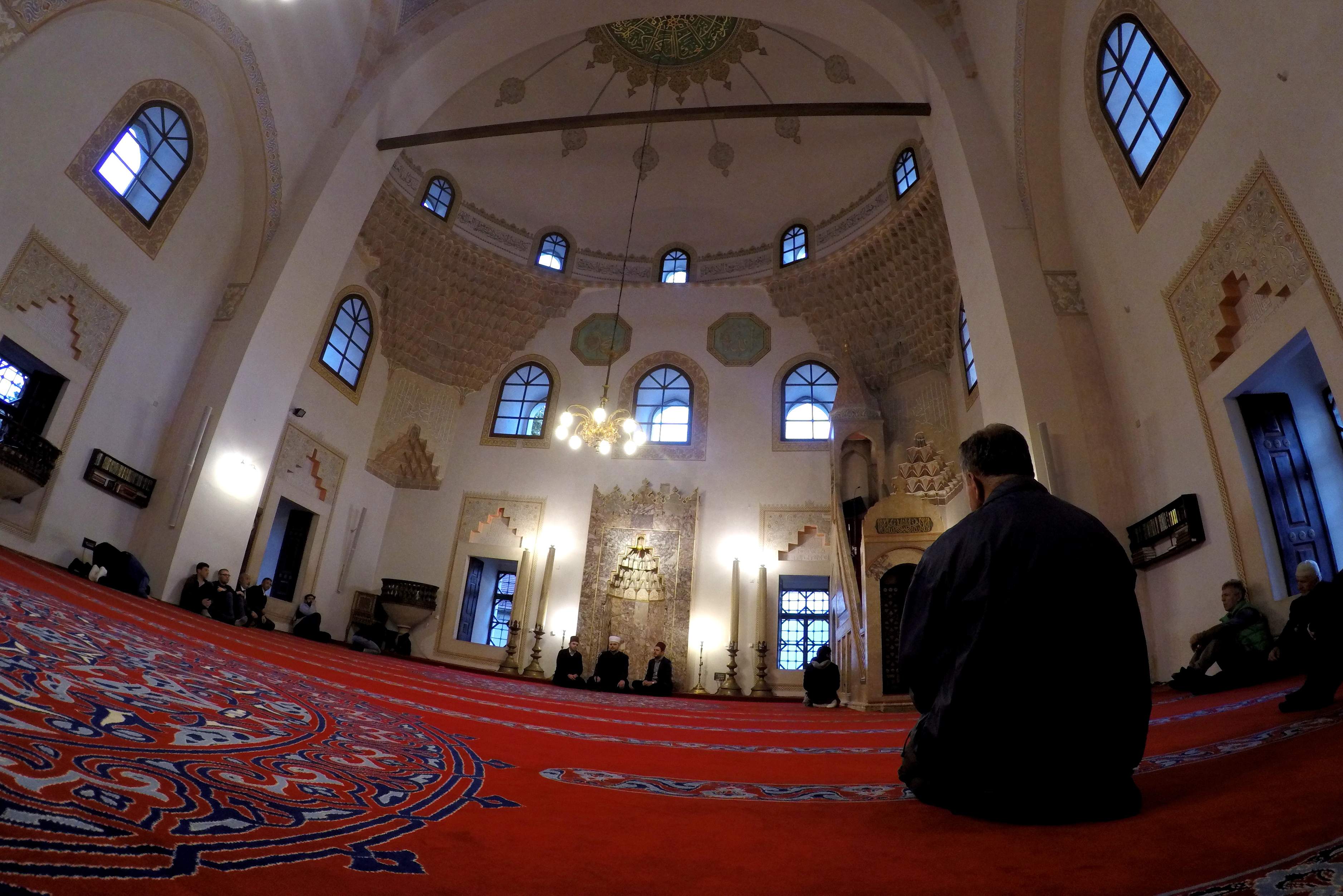 Muslimani obilježili Lejletu-l-berat: Noć oprosta, sudbine i želja