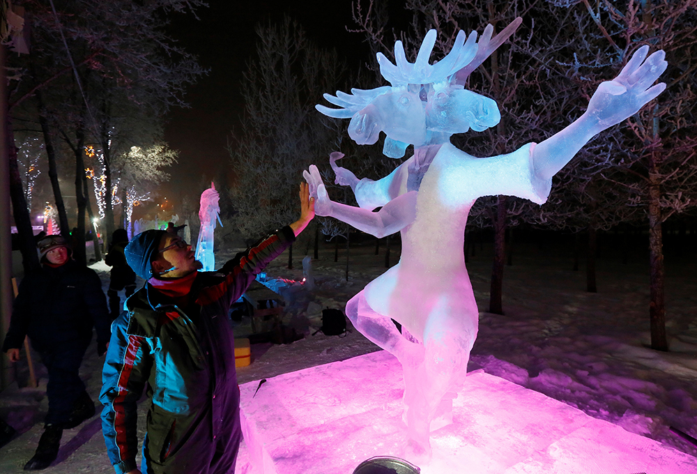 2018-01-10T084444Z_609393863_RC1E870DC7F0_RTRMADP_3_RUSSIA-ART