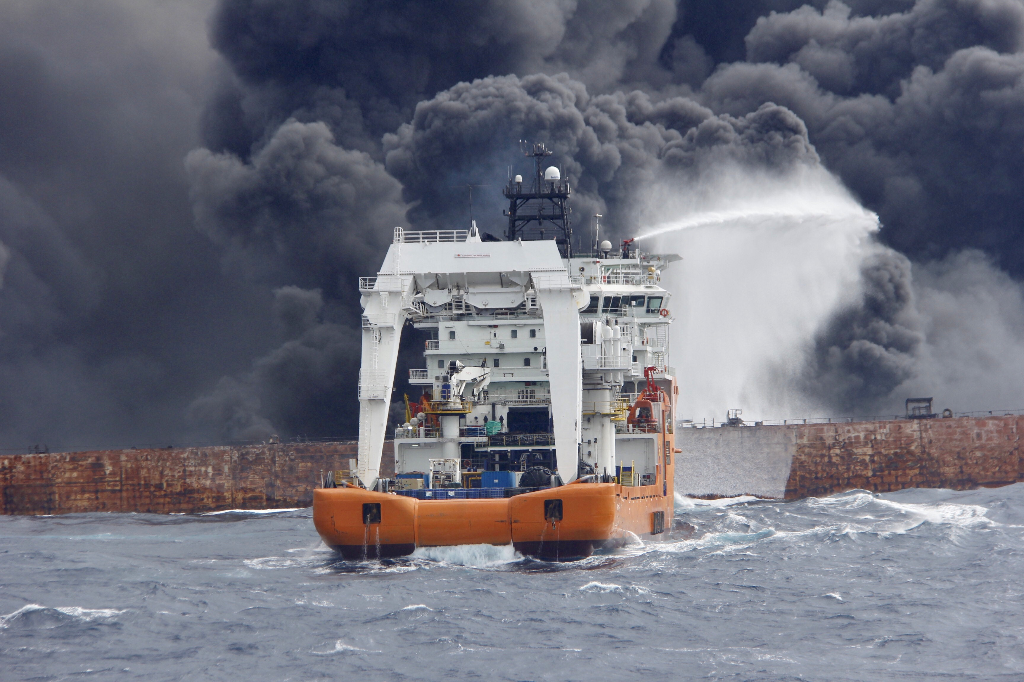 2018-01-13T151031Z_892625347_RC1F137C7F00_RTRMADP_3_CHINA-SHIPPING-ACCIDENT