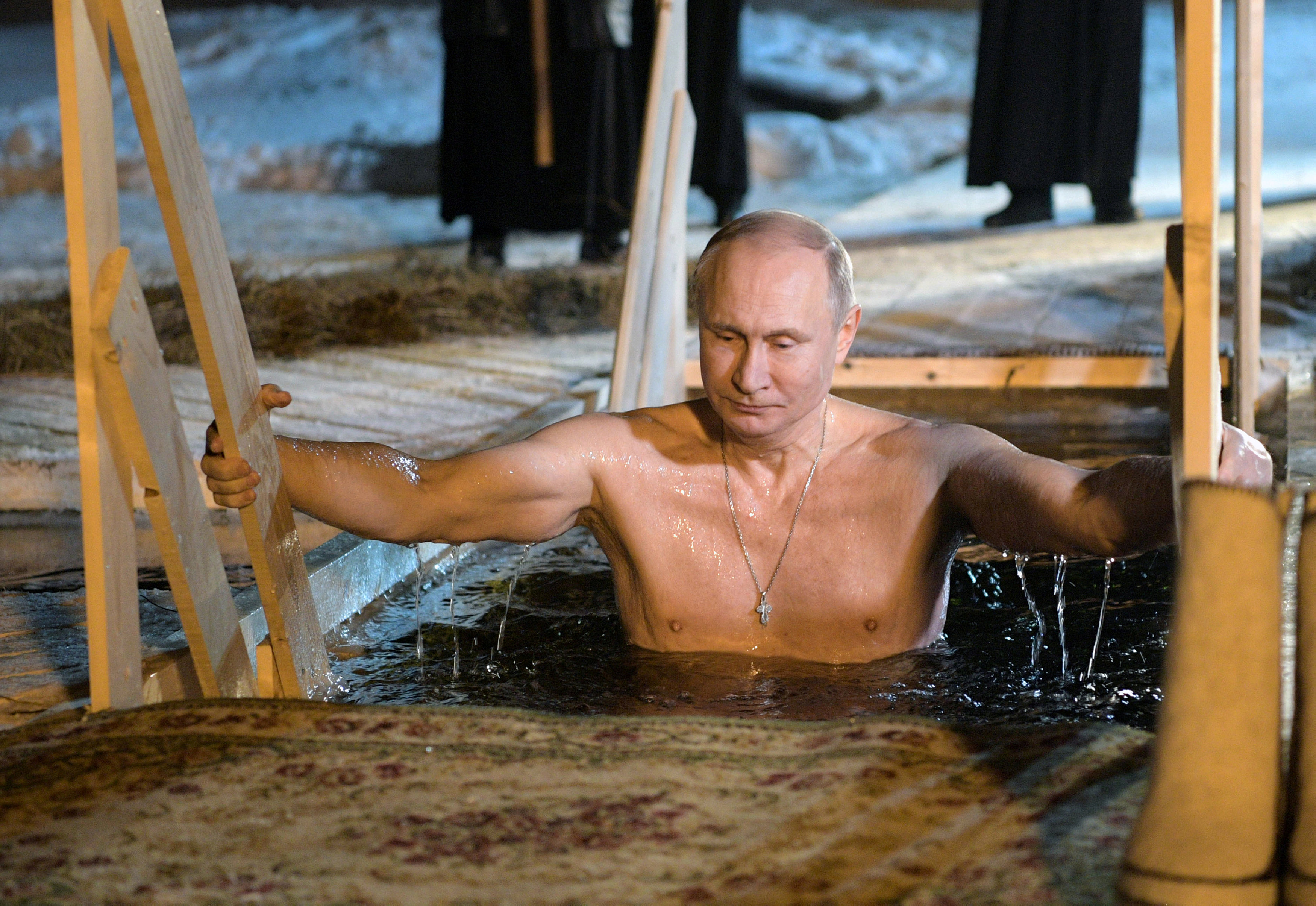 2018-01-19T055633Z_861440998_RC145AE7FE40_RTRMADP_3_RELIGION-EPIPHANY-PUTIN