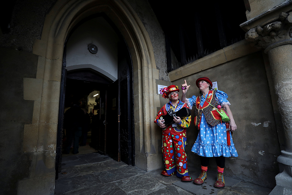 2018-02-04T165203Z_969350473_RC1E98B3C5E0_RTRMADP_3_BRITAIN-CLOWNS
