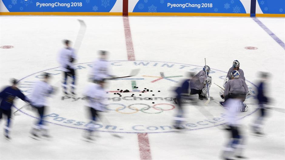 2018-02-09T050418Z_7250317_HP1EE290E35UD_RTRMADP_3_OLYMPICS-2018-ICEH-M-FIN-TR