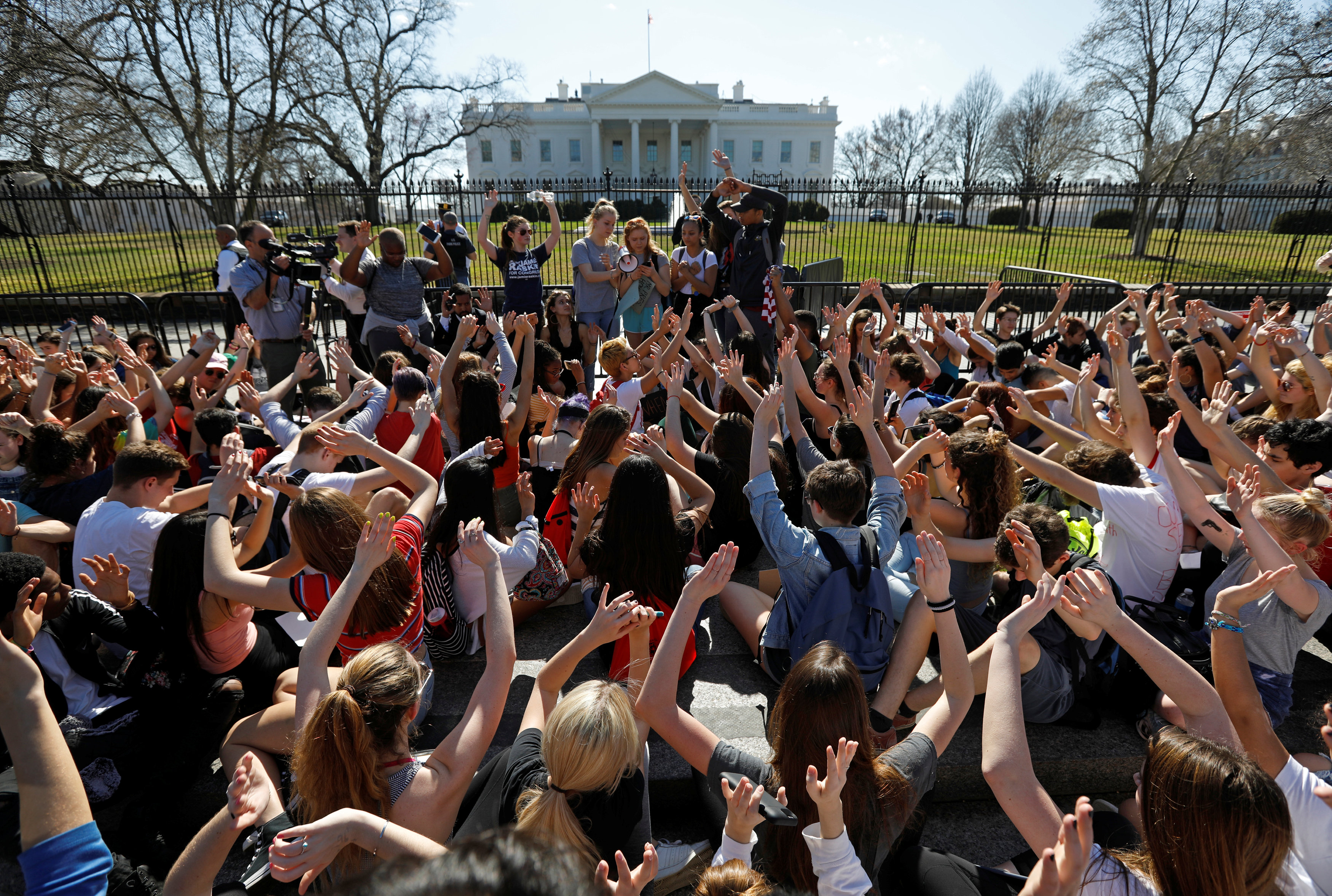 2018-02-21T183431Z_1010528962_RC1974940000_RTRMADP_3_USA-GUNS