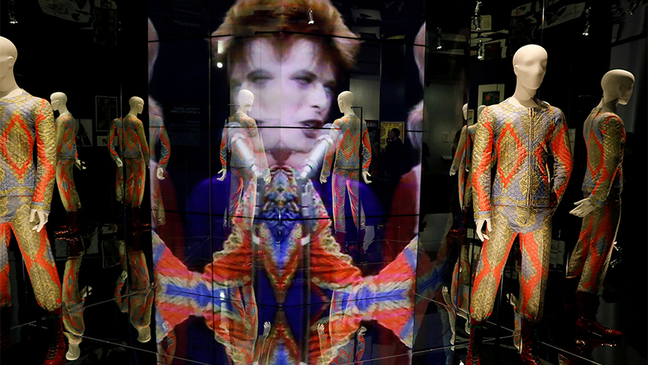 2018-02-28T211504Z_1503239707_RC17128B6100_RTRMADP_3_EXHIBITION-DAVID-BOWIE 11