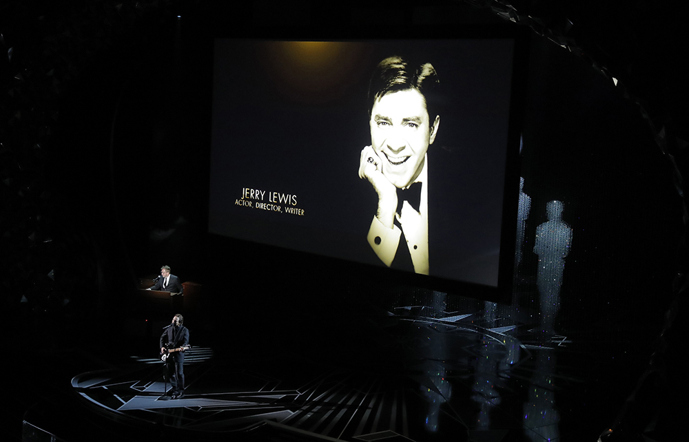 2018-03-05T041137Z_1210824701_HP1EE350BNC4P_RTRMADP_3_AWARDS-OSCARS-SHOW