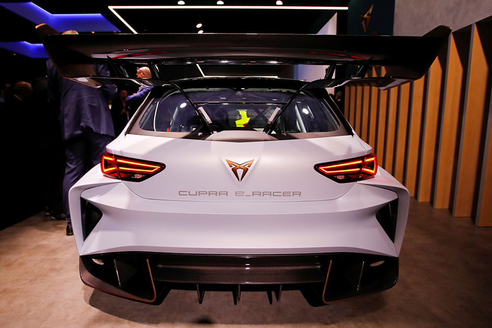 2018-03-05T202101Z_2017054318_RC183B30BB30_RTRMADP_3_AUTOSHOW-GENEVA