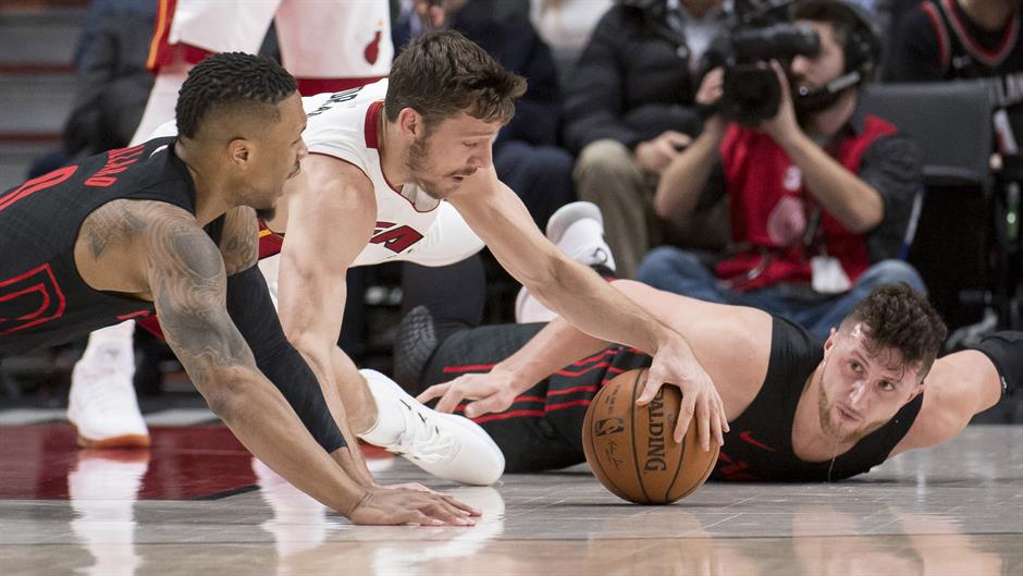 2018-03-13T032210Z_1858074180_NOCID_RTRMADP_3_NBA-MIAMI-HEAT-AT-PORTLAND-TRAIL-BLAZERS