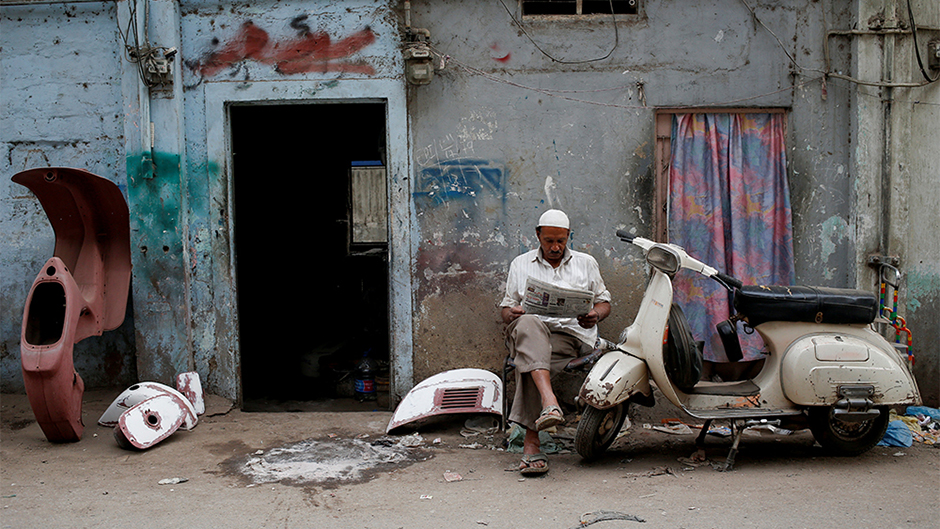 2018-03-29T075253Z_2031642912_RC1276EAB0B0_RTRMADP_3_PAKISTAN-VESPA 1